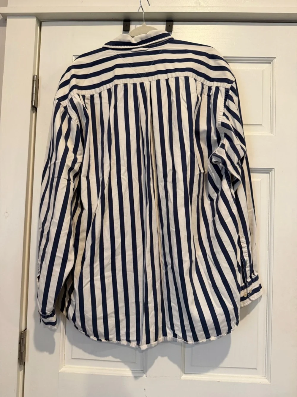 Vintage 90s Tommy Hilfiger Men’s Navy & White Vertical Stripe Button-Down Shirt - Picture 7 of 8